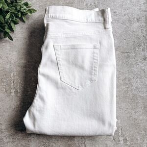 A.N.A. High Rise Bootcut White Jean Size 28